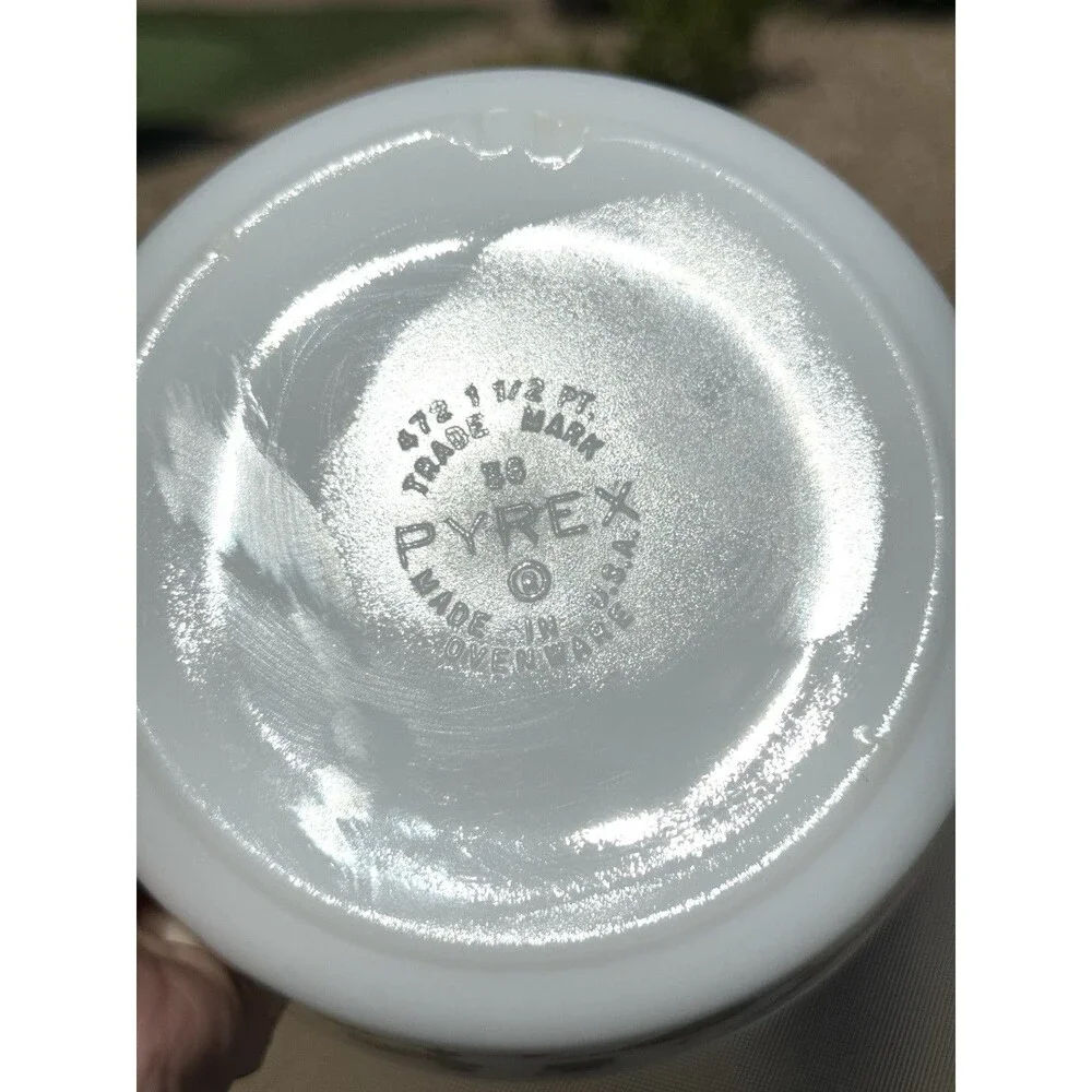 VTG PYREX Early American 1.5 Pint 472 Round Casserole Dish Milky White & Brown